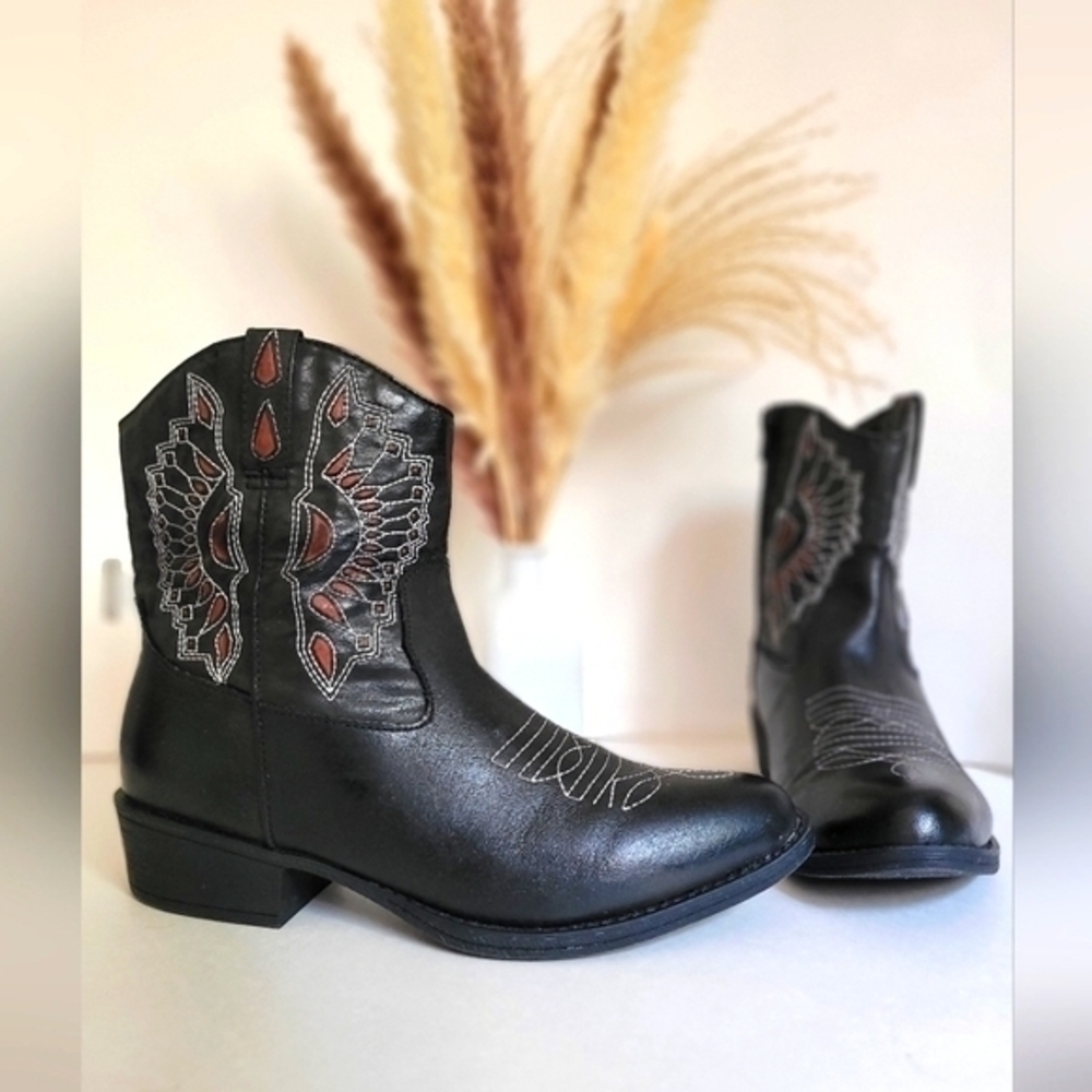 Coconuts by Matisse Black and Brown Heeled Boots size 8